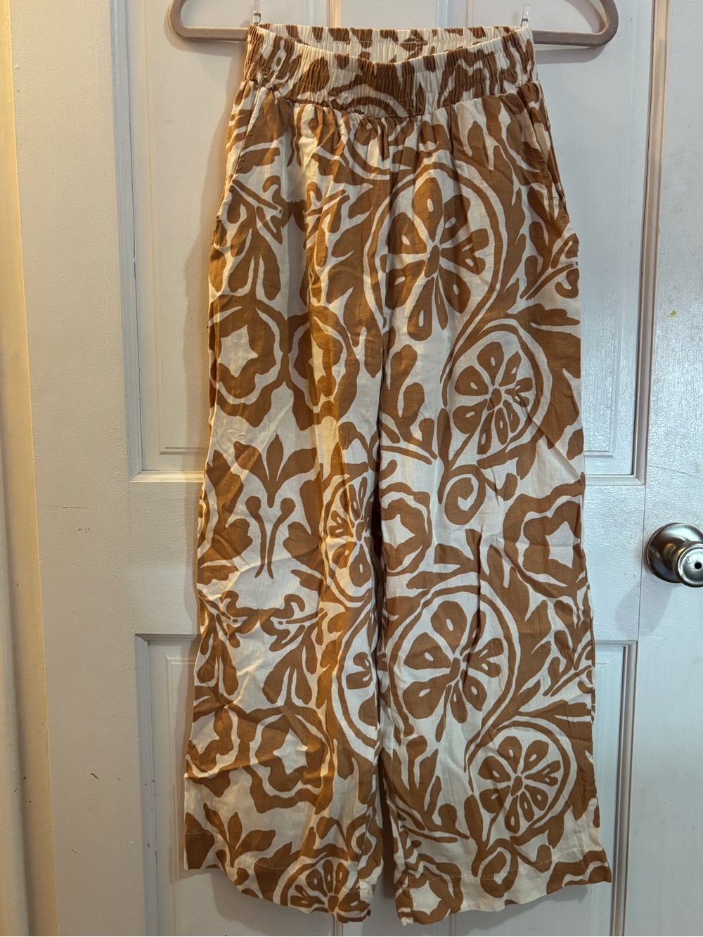 Christian Siriano Elastic-Waist Printed Pants in Cream and Tan